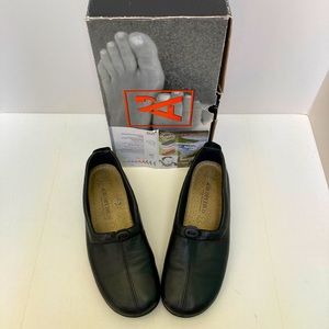 Arcopedico Women’s Queen II Black Leather Slip-on Loafer, Size 37 EU